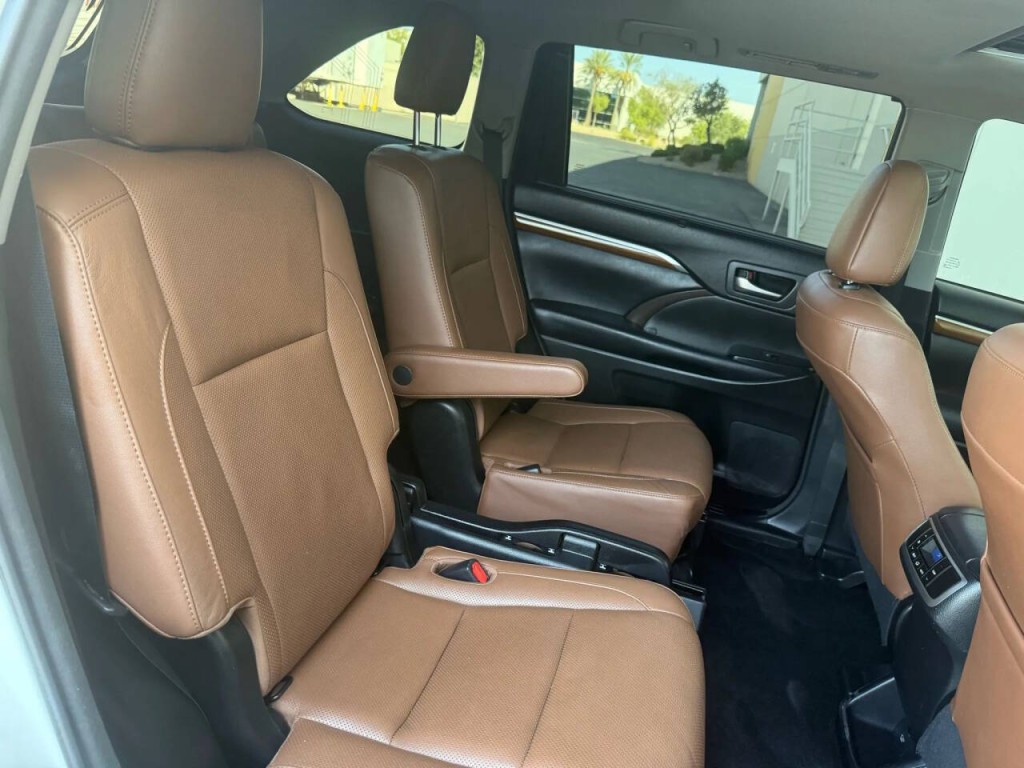 2018 Toyota Highlander Image 19