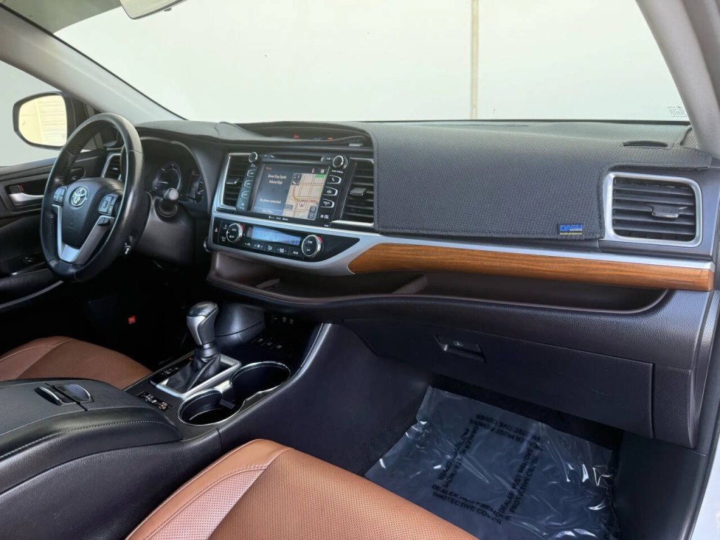 2018 Toyota Highlander Image 22