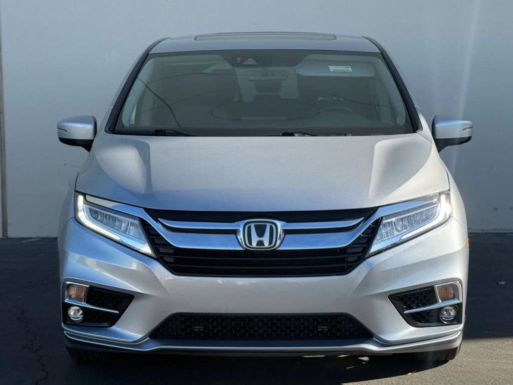 2018 Honda Odyssey Image 2