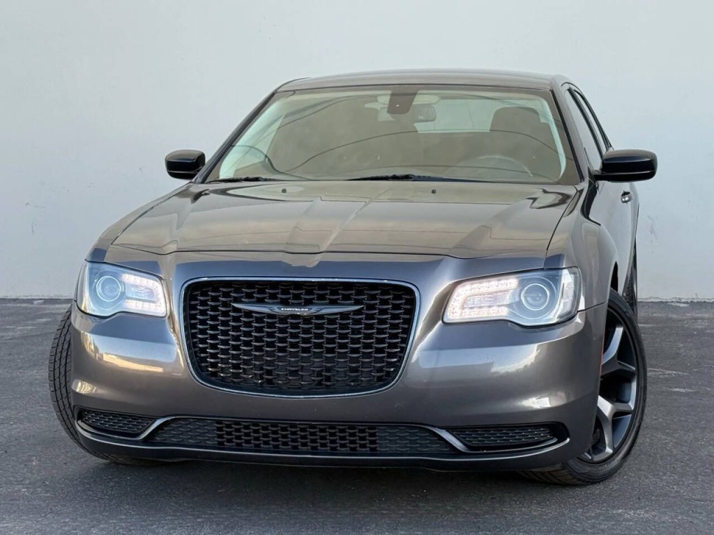 2021 Chrysler 300 Image 3
