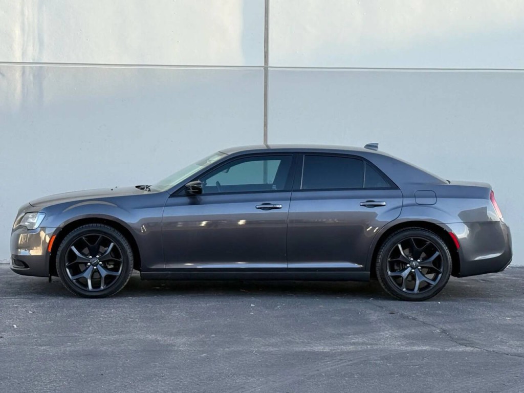2021 Chrysler 300 Image 5