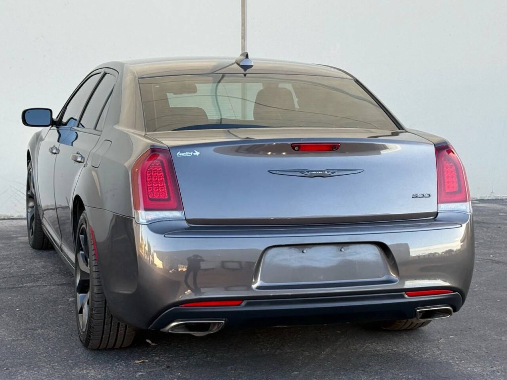 2021 Chrysler 300 Image 6