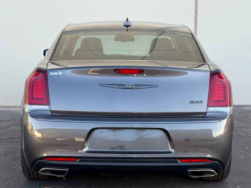 2021 Chrysler 300 Image 7