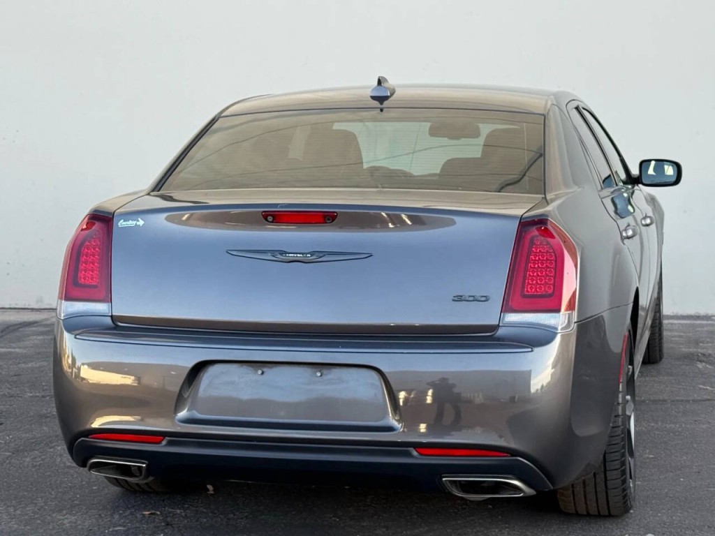 2021 Chrysler 300 Image 8