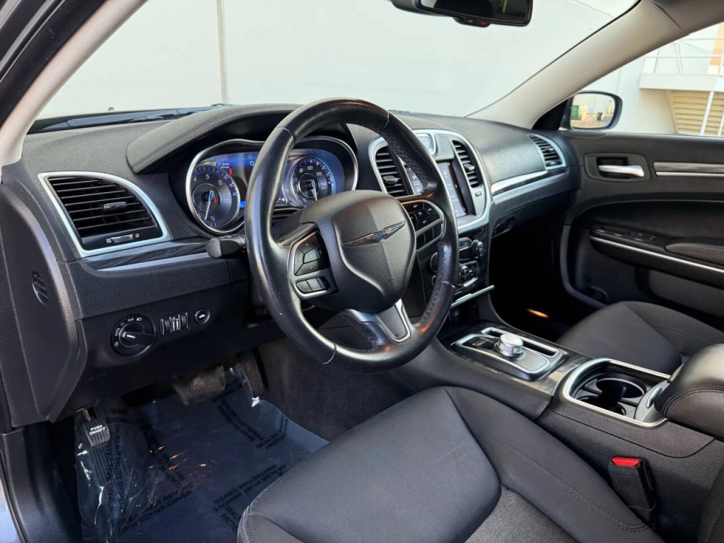 2021 Chrysler 300 Image 10
