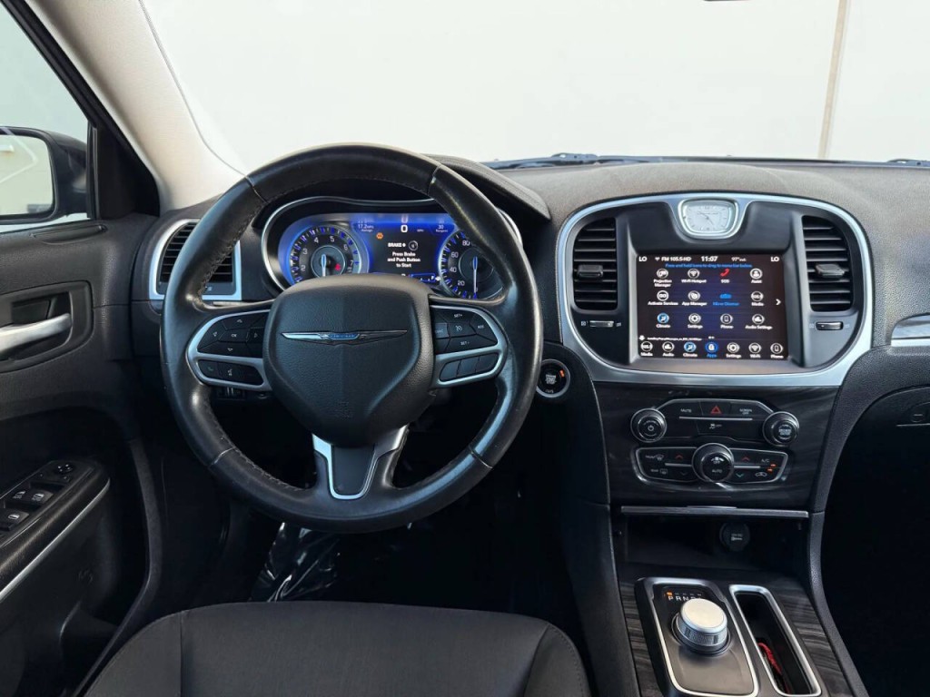 2021 Chrysler 300 Image 12