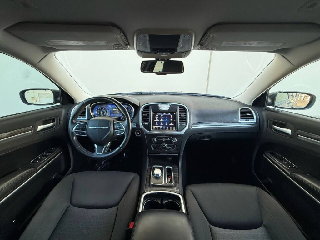 2021 Chrysler 300 Image 13