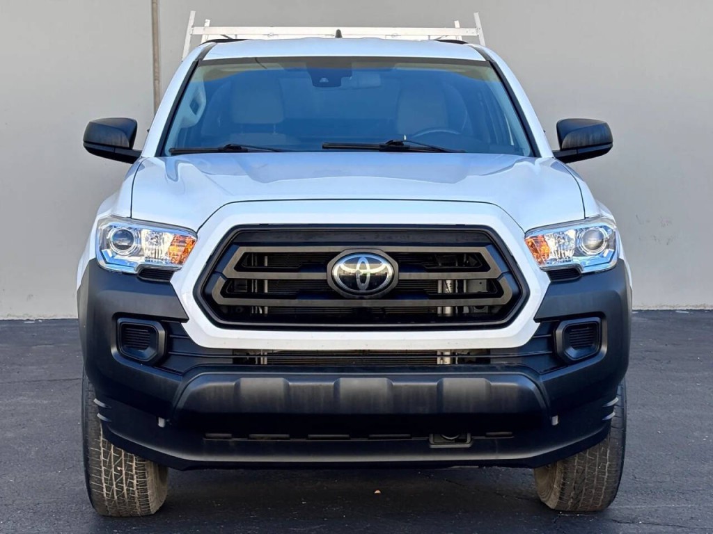 2022 Toyota Tacoma Image 2