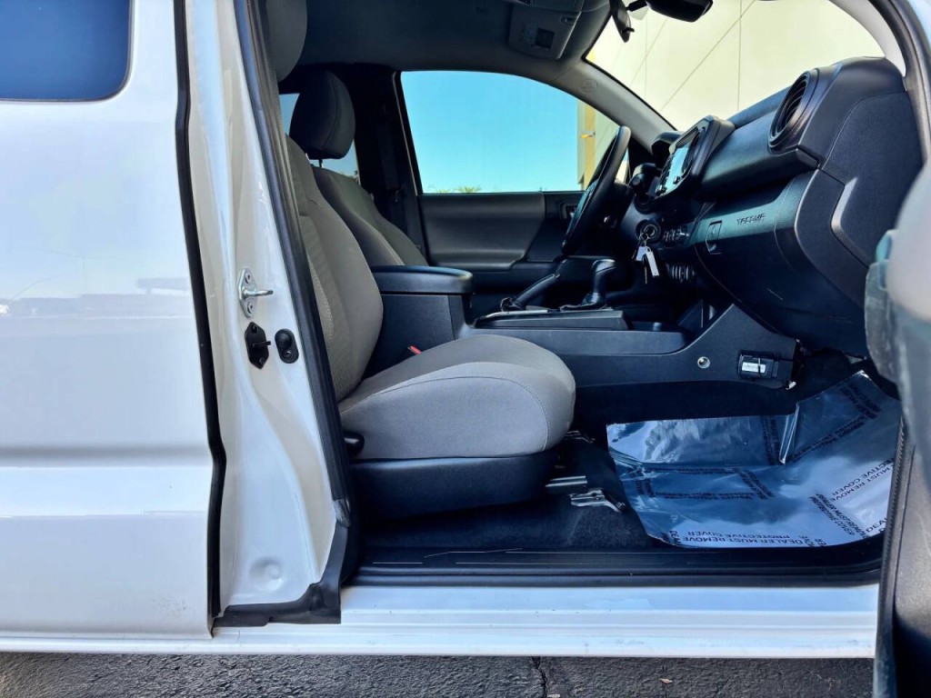 2022 Toyota Tacoma Image 16