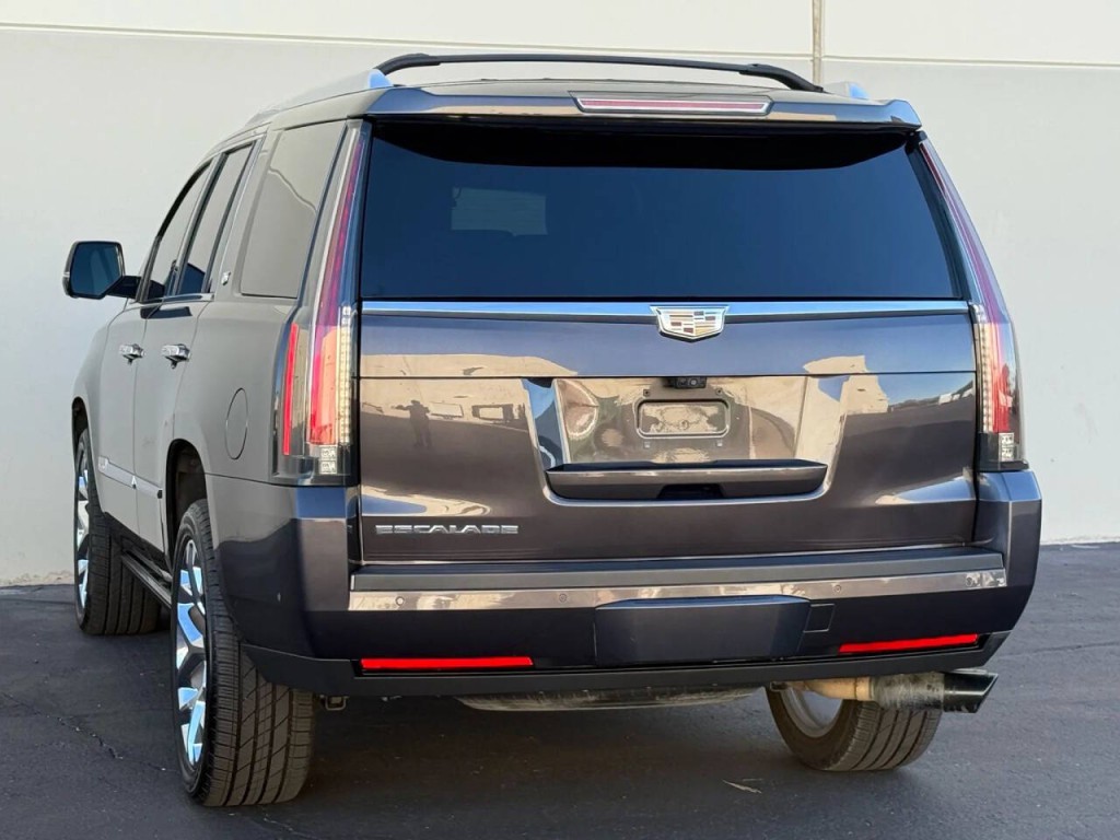 2017 Cadillac Escalade Image 8