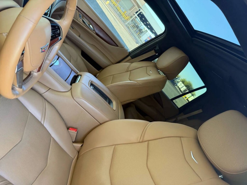 2017 Cadillac Escalade Image 10