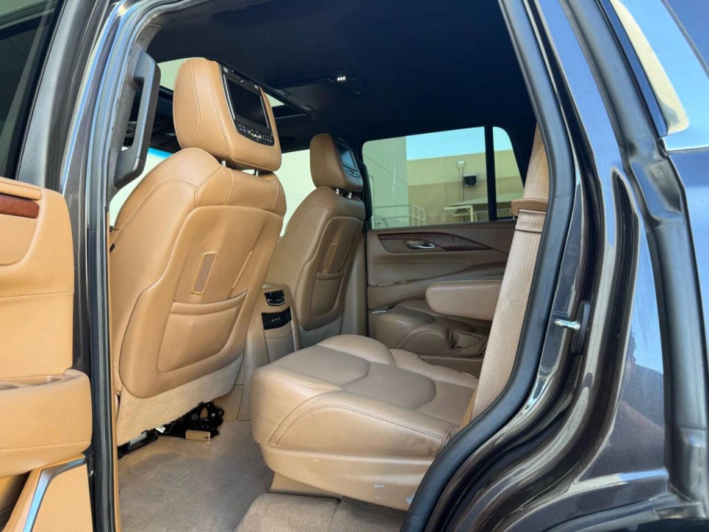 2017 Cadillac Escalade Image 14