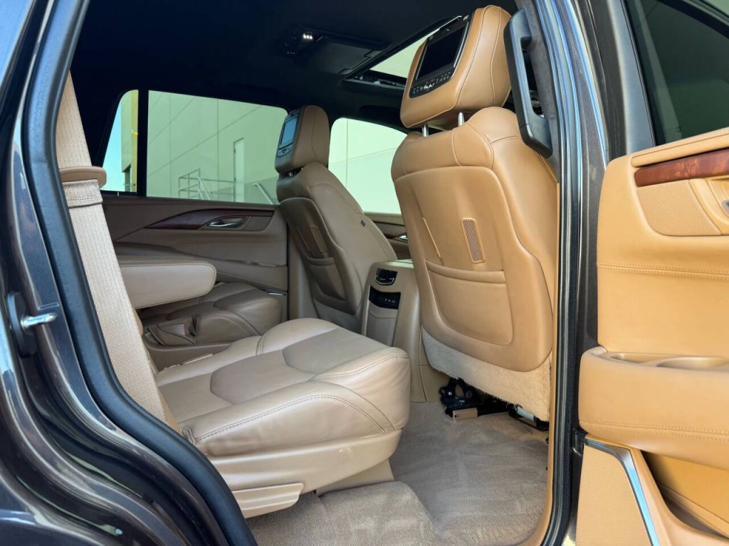 2017 Cadillac Escalade Image 19