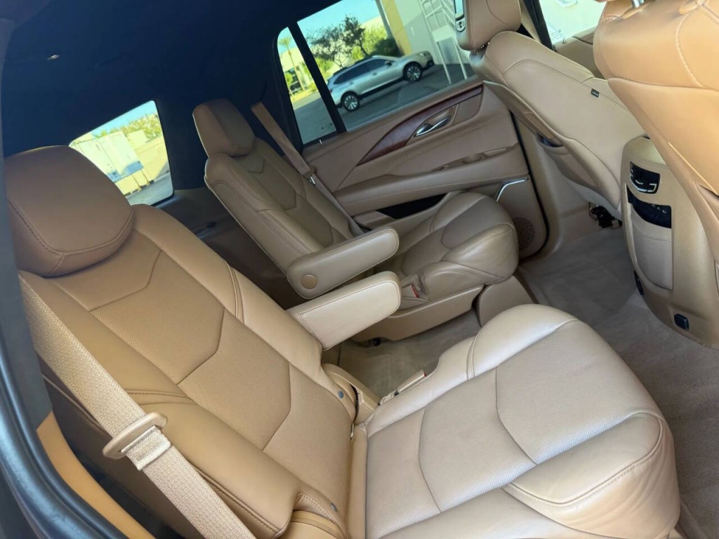 2017 Cadillac Escalade Image 20