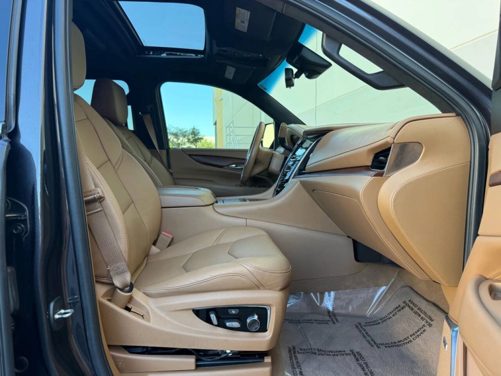2017 Cadillac Escalade Image 21