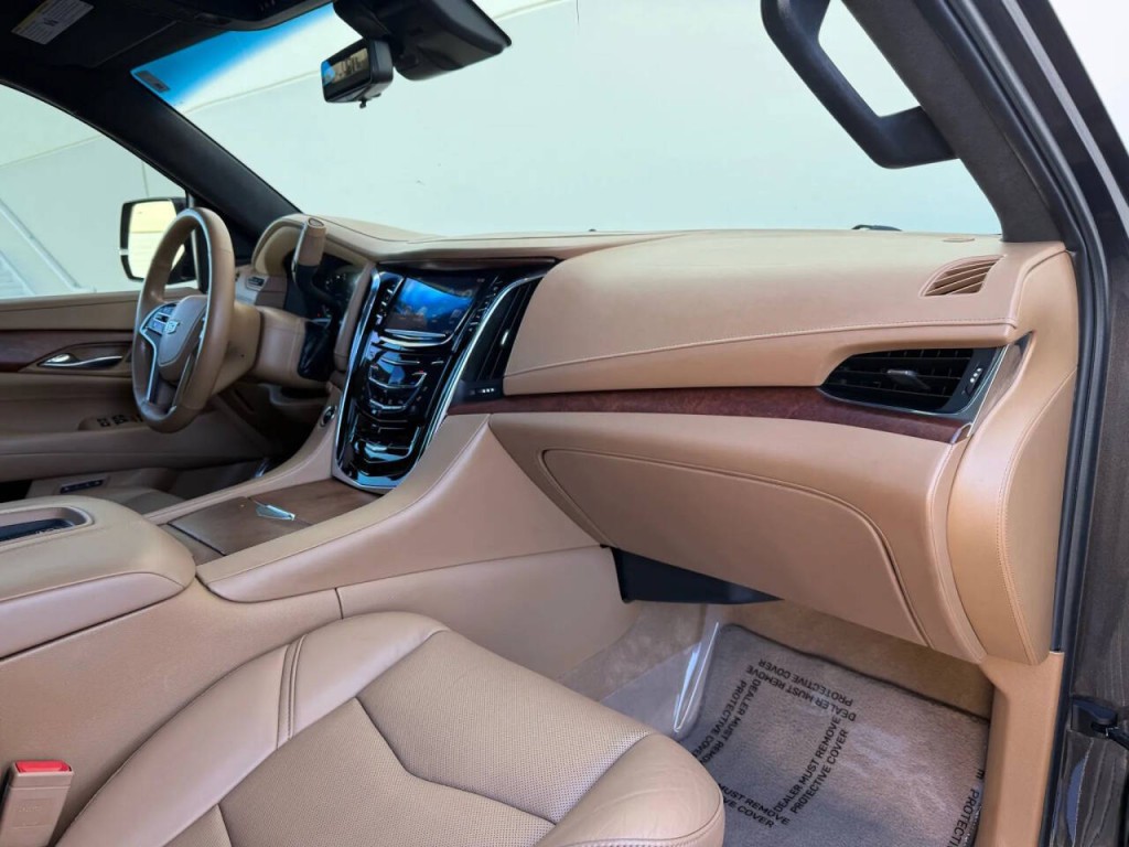2017 Cadillac Escalade Image 22