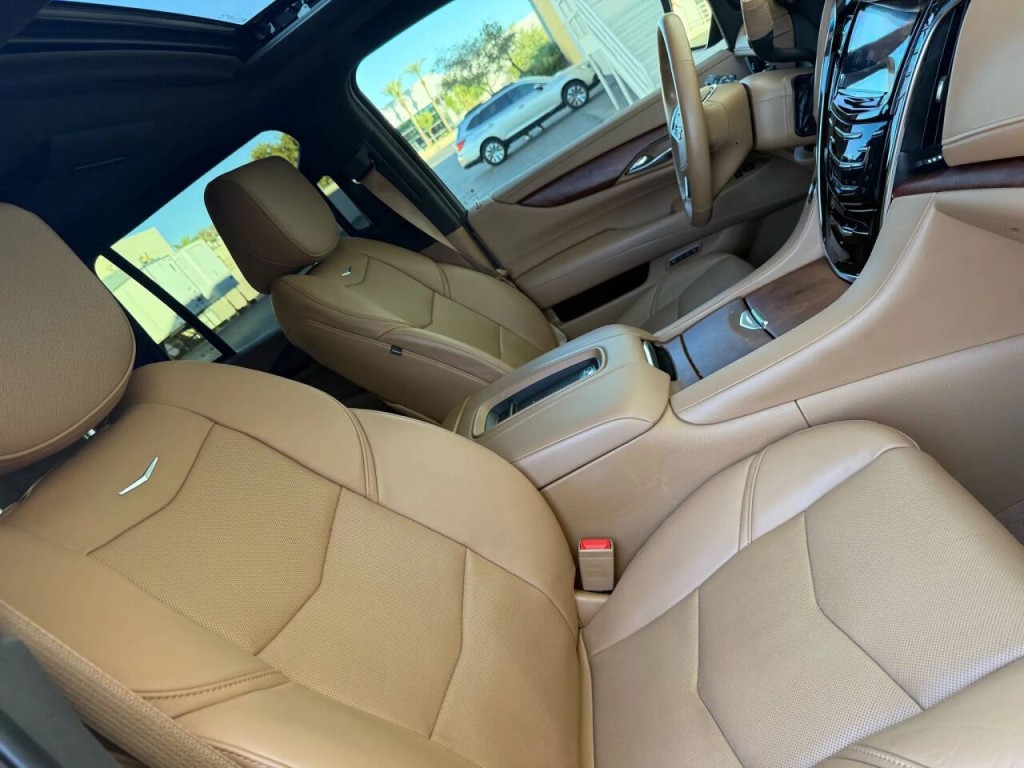 2017 Cadillac Escalade Image 23