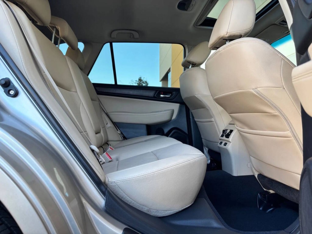 2017 Subaru Outback Image 16