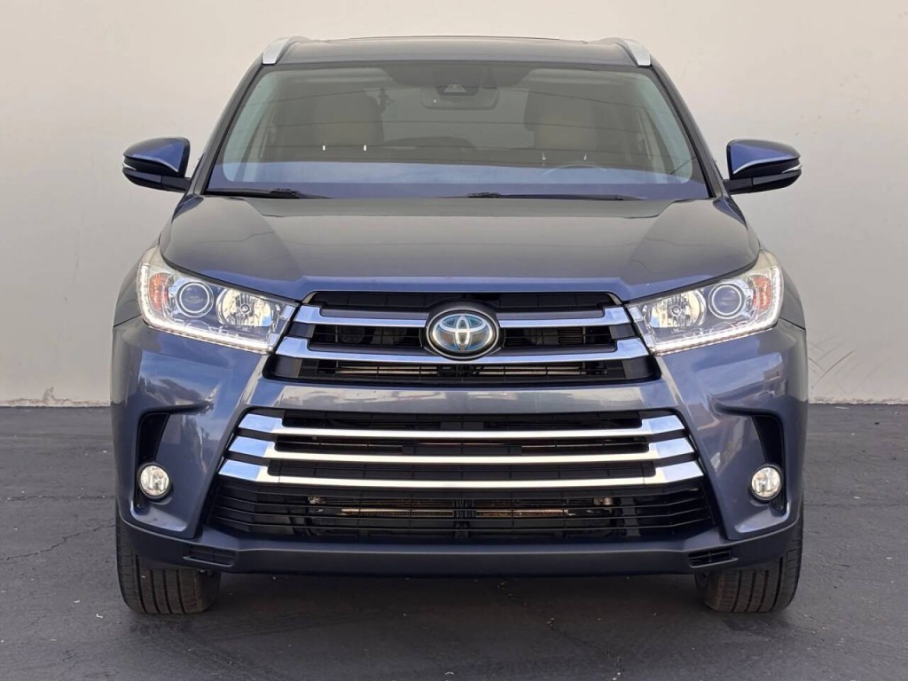 2018 Toyota Highlander Image 2