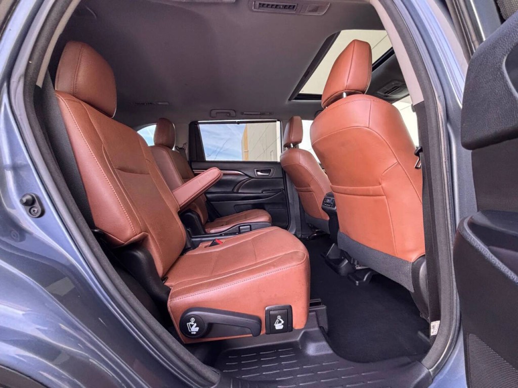 2018 Toyota Highlander Image 16