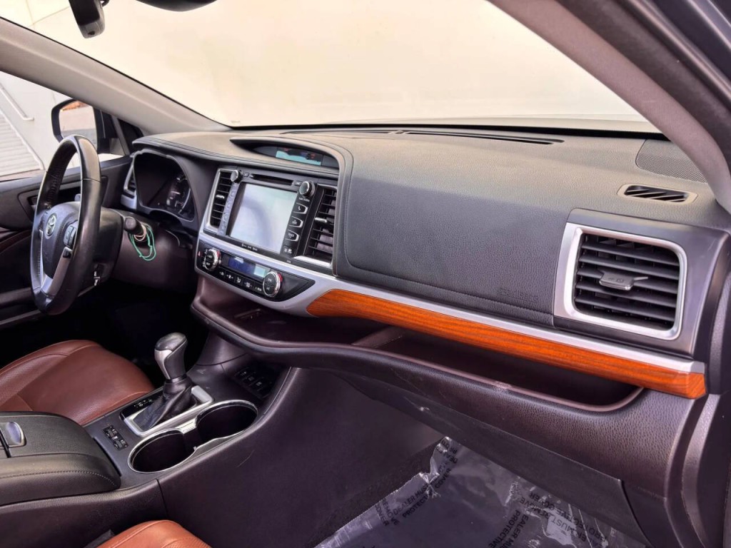 2018 Toyota Highlander Image 21