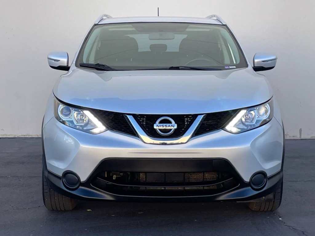 2017 Nissan Rogue Image 2
