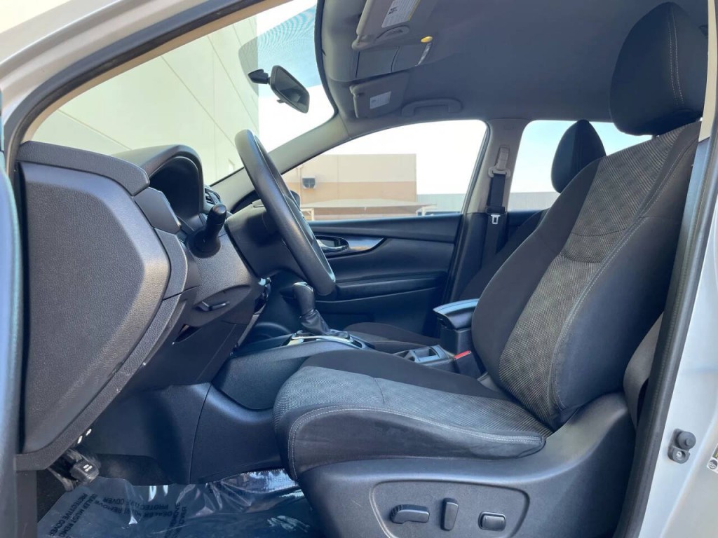 2017 Nissan Rogue Image 9