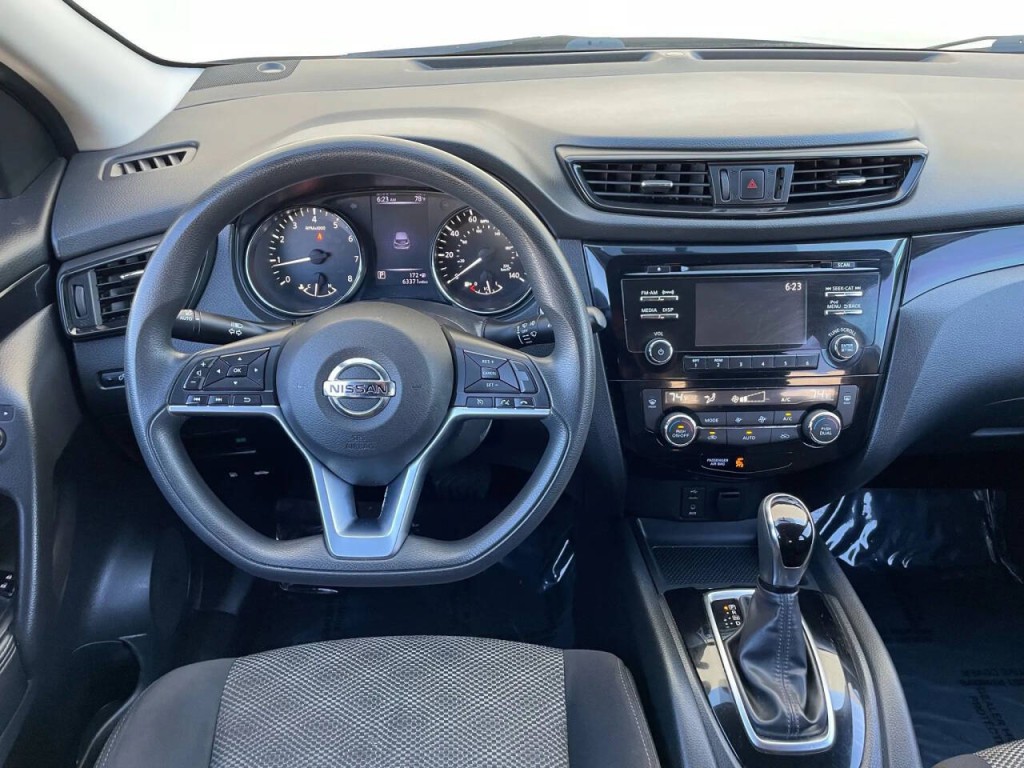 2017 Nissan Rogue Image 12