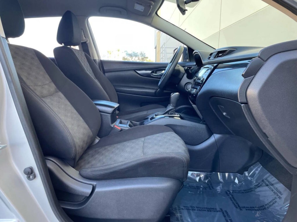 2017 Nissan Rogue Image 18