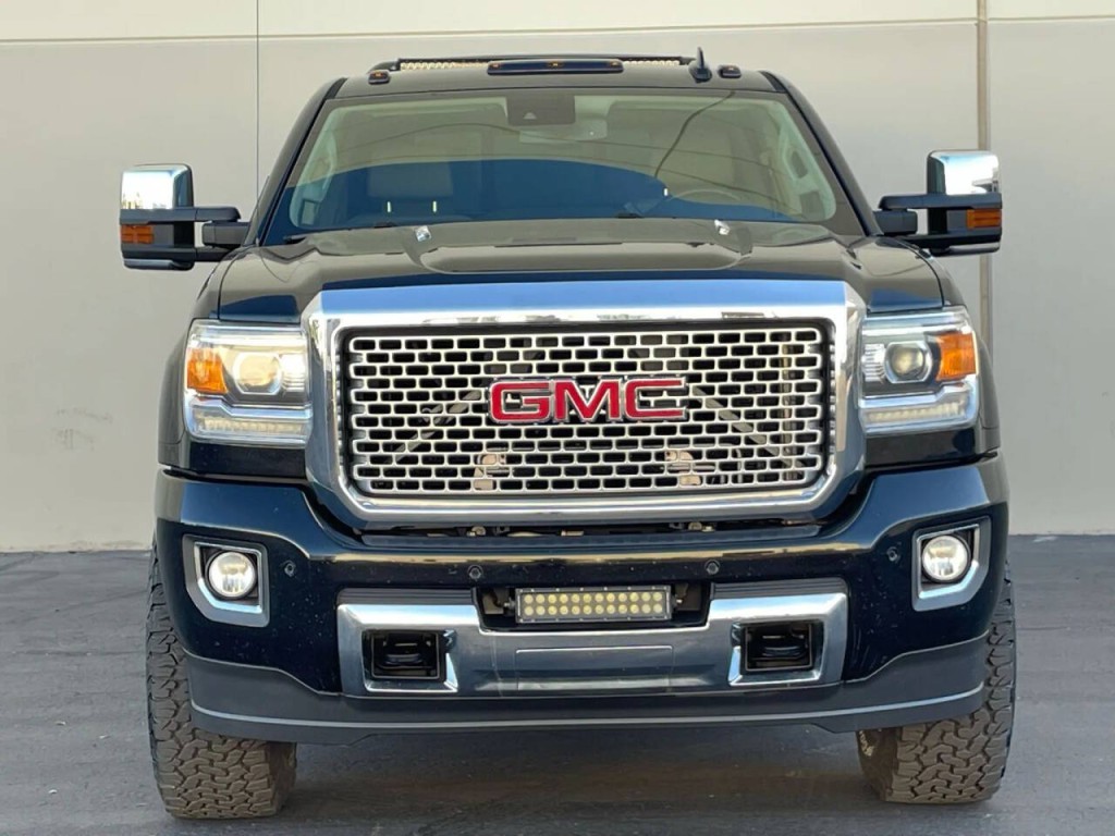 2016 GMC Sierra 2500 Image 2