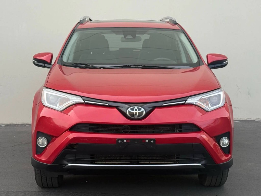 2017 Toyota Rav4 Image 2