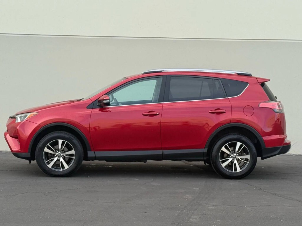 2017 Toyota Rav4 Image 5