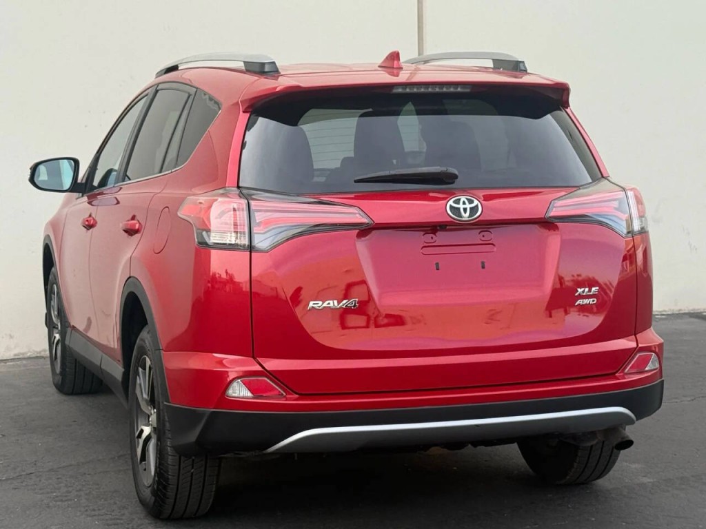 2017 Toyota Rav4 Image 6