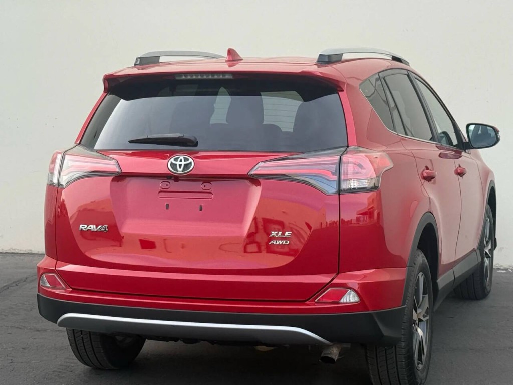 2017 Toyota Rav4 Image 8
