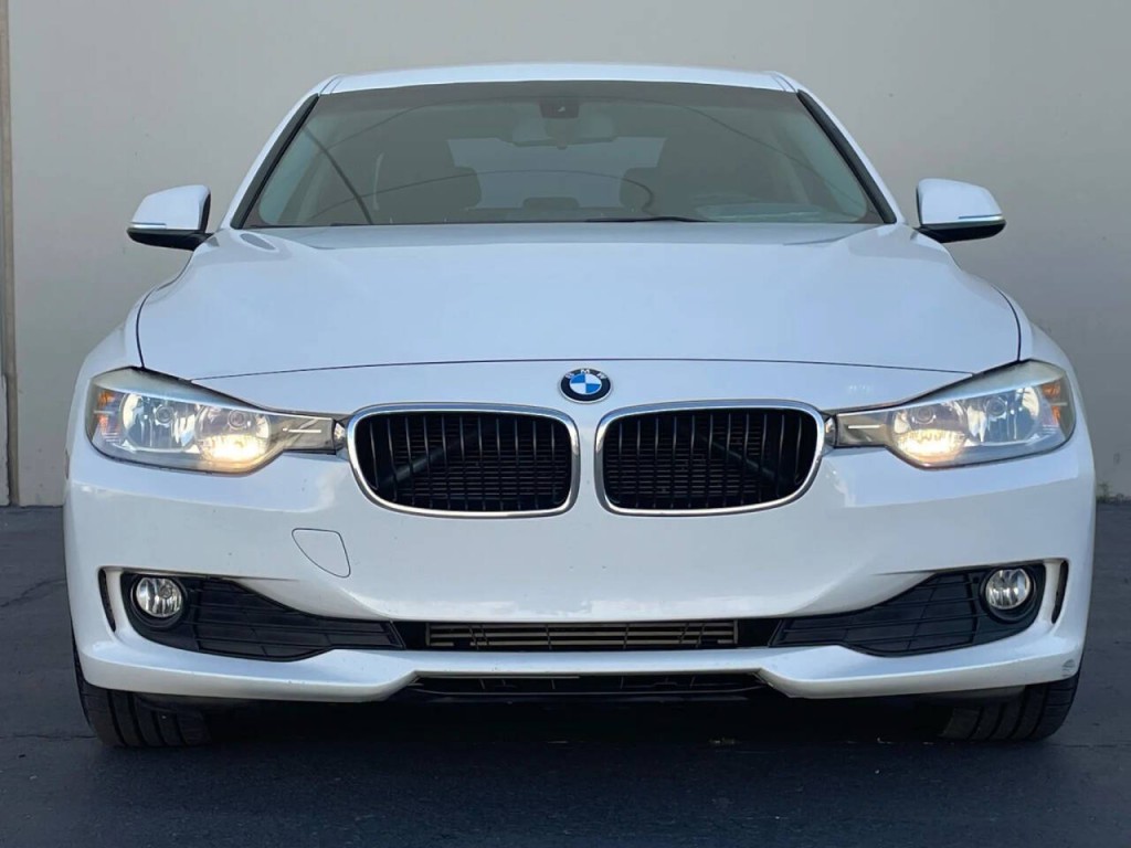 2014 BMW 3 Series Image 2