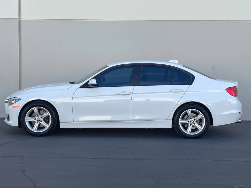 2014 BMW 3 Series Image 4