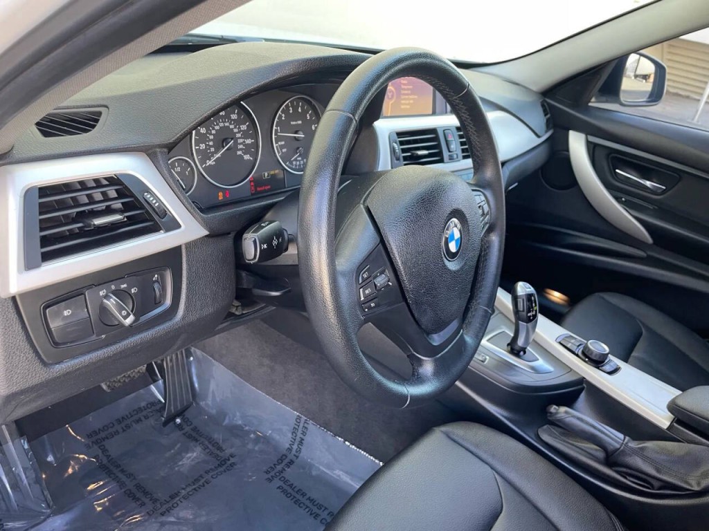 2014 BMW 3 Series Image 11