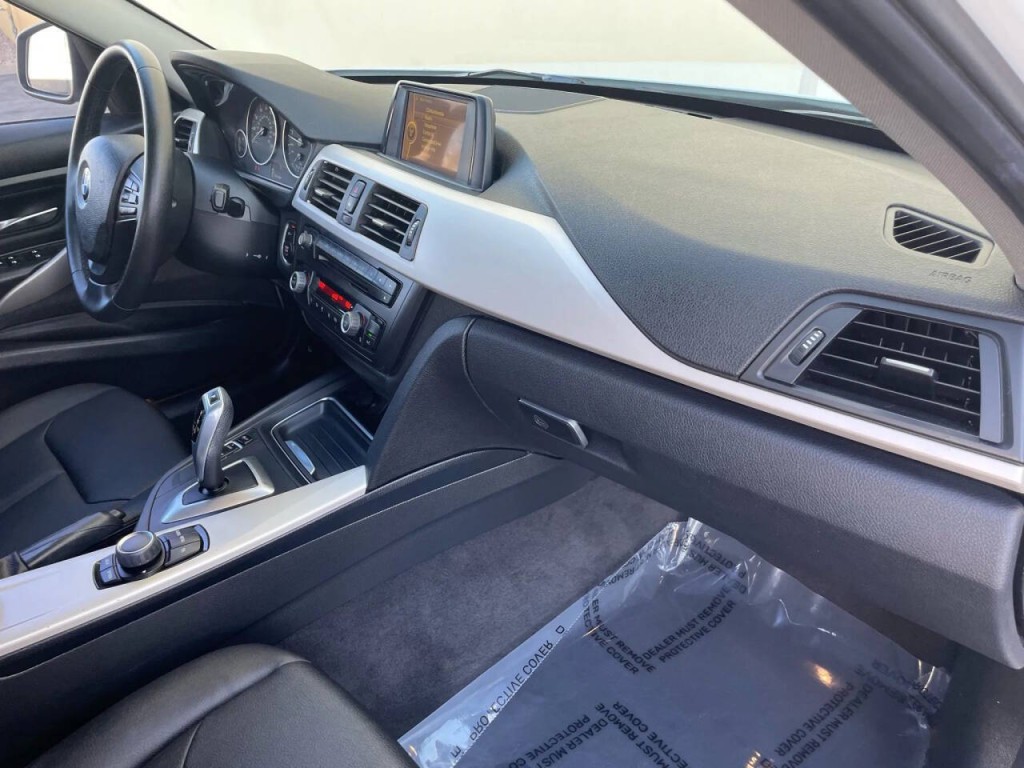 2014 BMW 3 Series Image 19