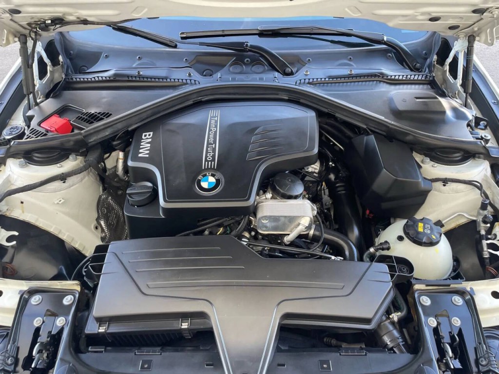 2014 BMW 3 Series Image 22