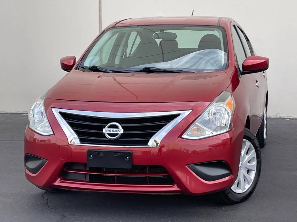 2018 Nissan Versa Image 3