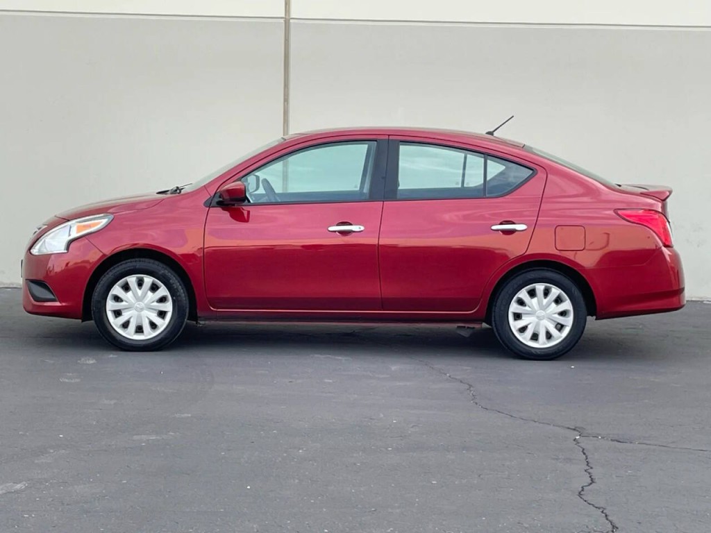 2018 Nissan Versa Image 4