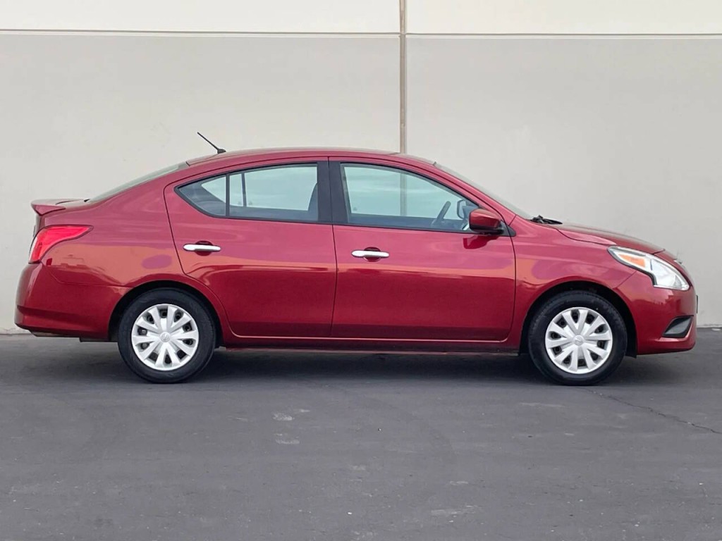 2018 Nissan Versa Image 5