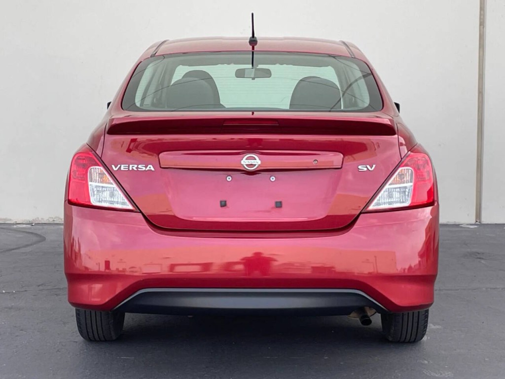 2018 Nissan Versa Image 7