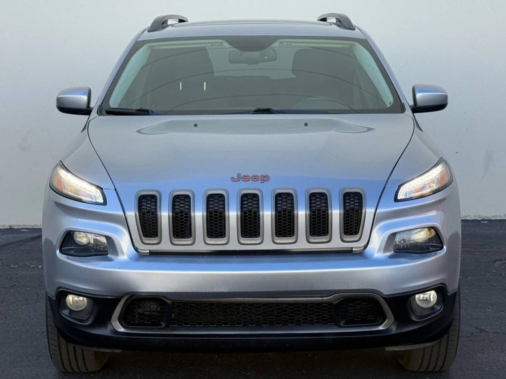 2017 Jeep Cherokee Image 2