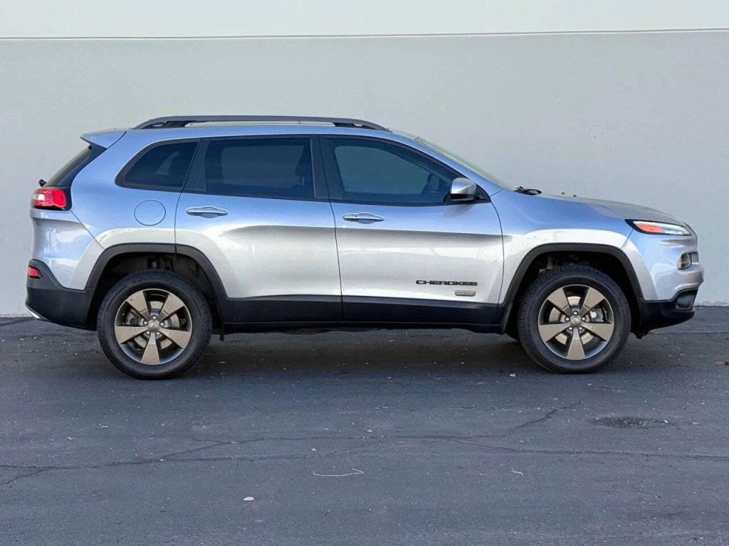 2017 Jeep Cherokee Image 4