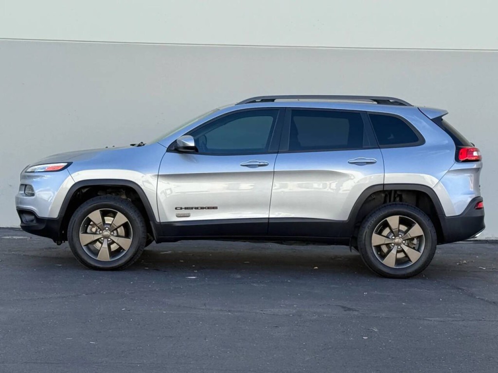 2017 Jeep Cherokee Image 5