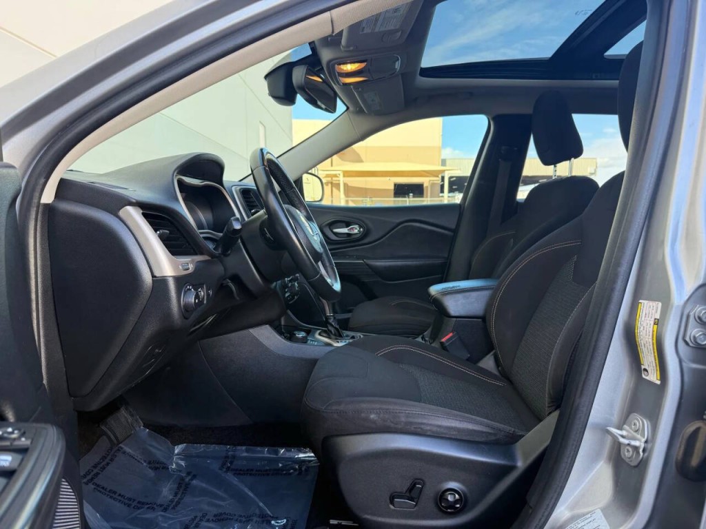 2017 Jeep Cherokee Image 9