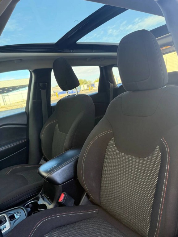 2017 Jeep Cherokee Image 10