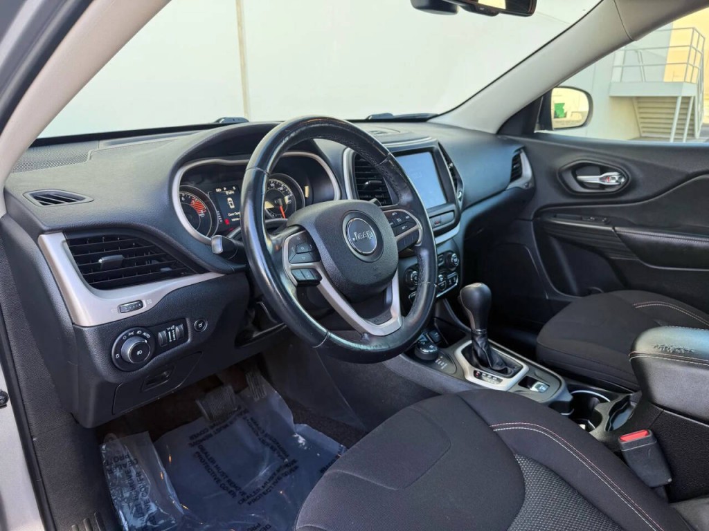 2017 Jeep Cherokee Image 11