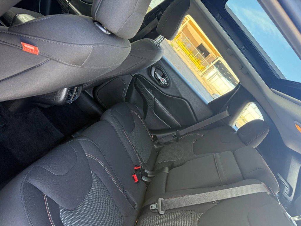 2017 Jeep Cherokee Image 15